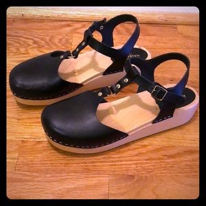 Like new Swedish Hasbeen clogs